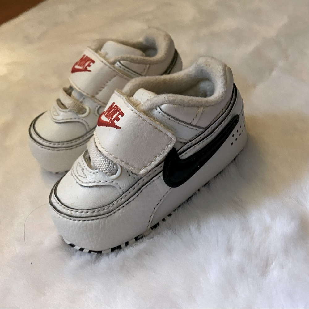 Infant Nike velcro shoes sz 1(baby)